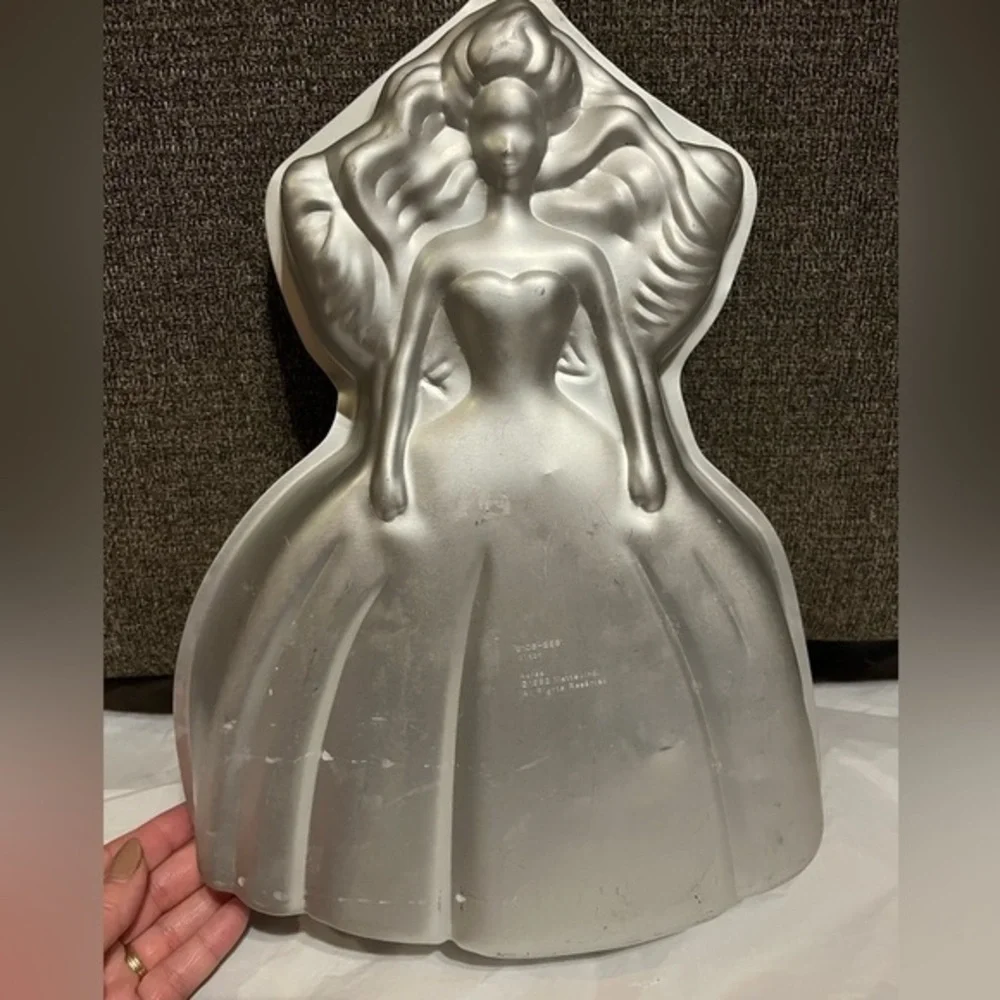 Vintage 1992‎ Mattel Barbie Cake Pan by Wilton